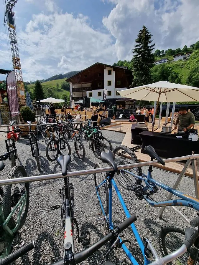 Skill Mountain Lodge - Ski Und Bike Hostel Im Sommer Mit Joker Card Saalbach-Hinterglemm