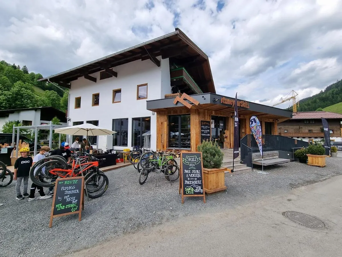 Skill Mountain Lodge - Ski Und Bike Hostel Im Sommer Mit Joker Card Saalbach-Hinterglemm Austria